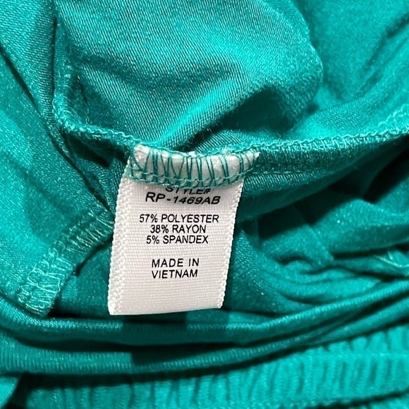 Comfy in the ☀️! Kelly Green Strapless Jumper - Picture 4 of 4